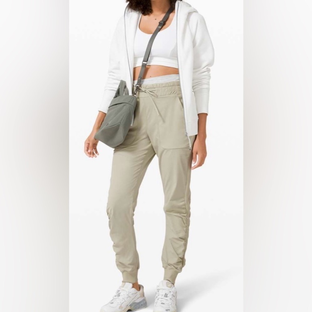 2020-Lululemon Beyond the Studio Jogger
Light Sage size 6
